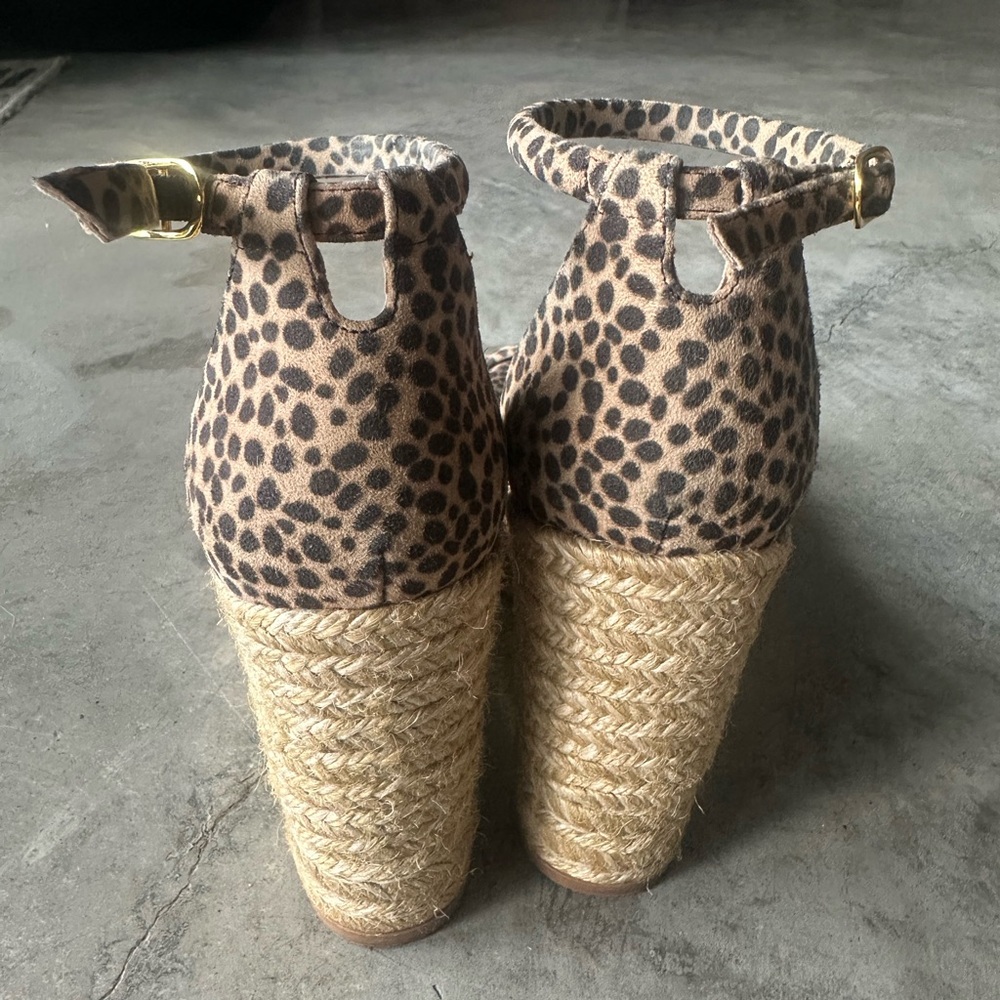 Stuart Weitzman Floria Wedge Sandals - Picture 3 of 8